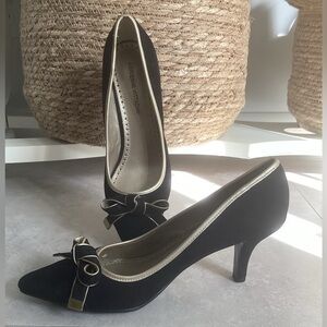 ♦️ ADRIENNE VITTADINI Sz 6 velvet pumps heels EUC Hereford